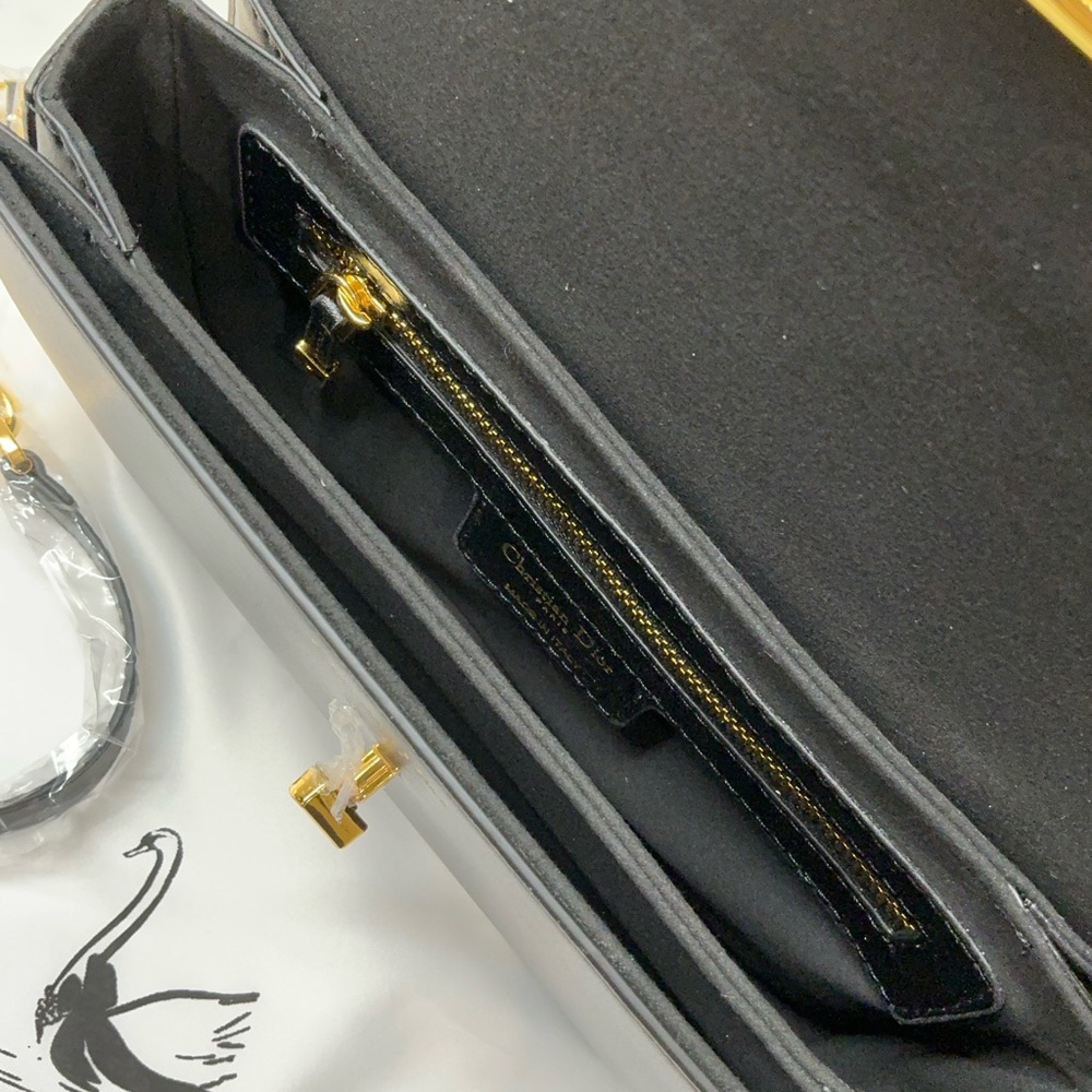 Designer INSPIRED Black Leather Shoulder Bag - Picture 4 of 8